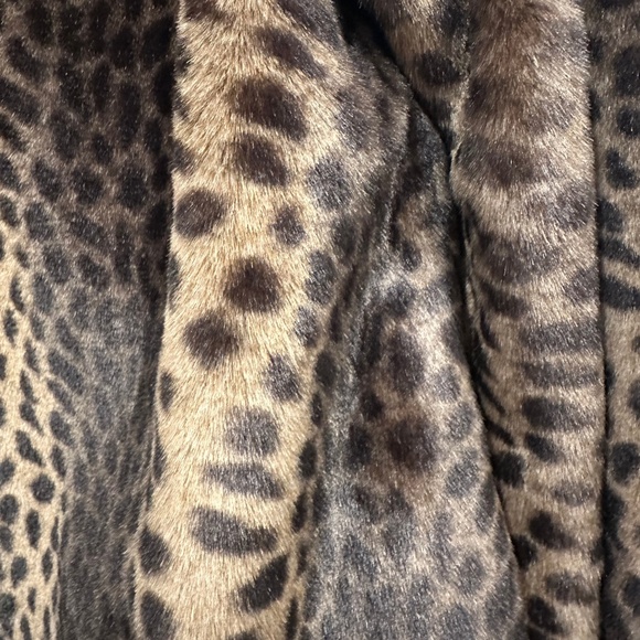 Vintage Faux Fur Animal Leopard Print Coat – Luxe & Posh - Medium - Picture 4 of 7